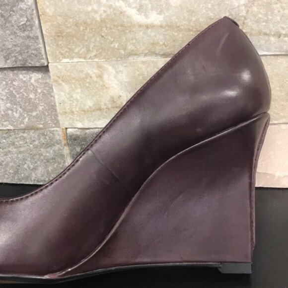 CLARKS 'Azizi Isis' Leather Wedge Pump - Picture 9 of 12